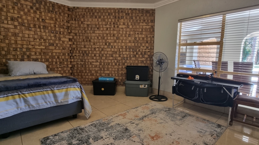 6 Bedroom Property for Sale in Sunward Park Gauteng