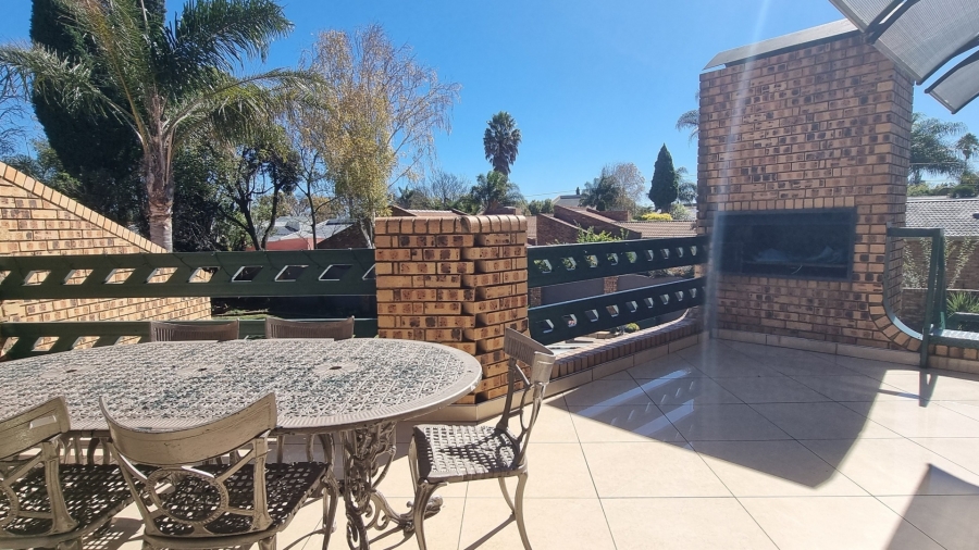 6 Bedroom Property for Sale in Sunward Park Gauteng