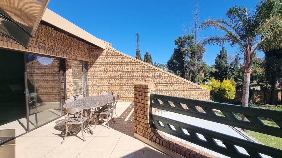 6 Bedroom Property for Sale in Sunward Park Gauteng
