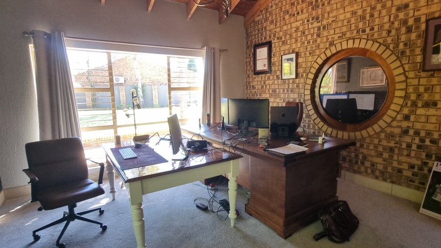 6 Bedroom Property for Sale in Sunward Park Gauteng