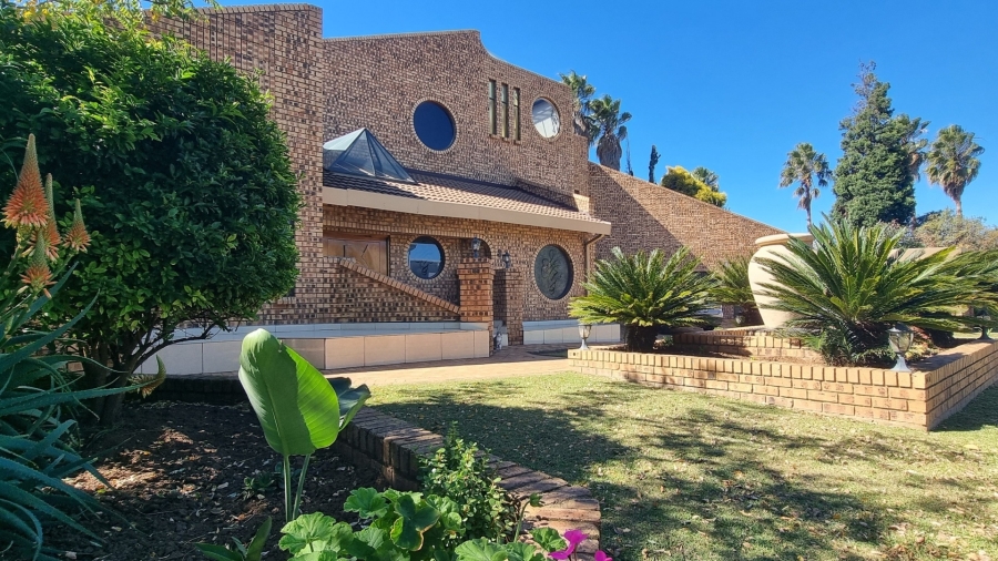 6 Bedroom Property for Sale in Sunward Park Gauteng