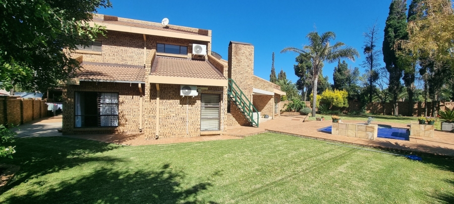 6 Bedroom Property for Sale in Sunward Park Gauteng