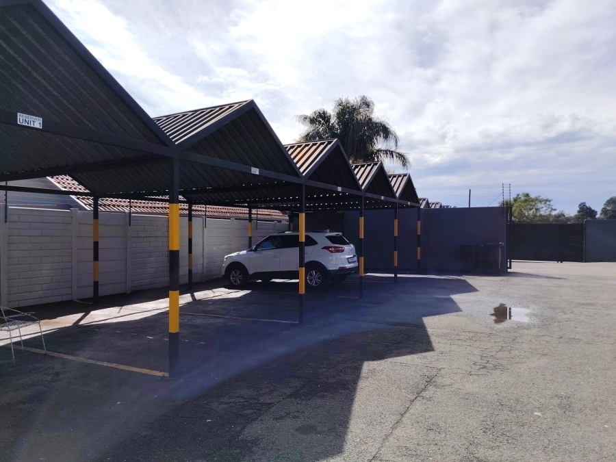 7 Bedroom Property for Sale in Aston Manor Gauteng