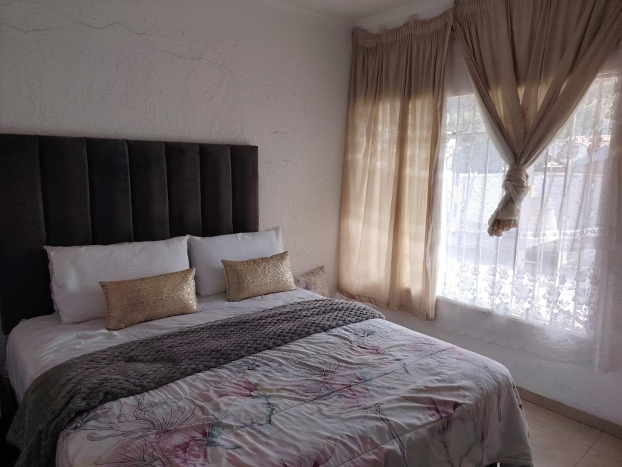 7 Bedroom Property for Sale in Aston Manor Gauteng
