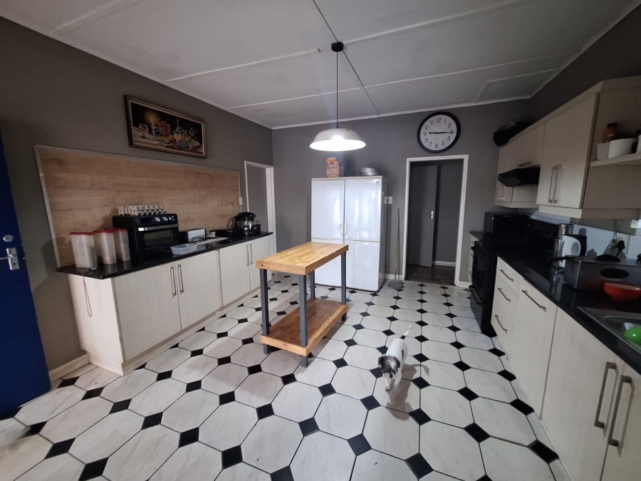 5 Bedroom Property for Sale in Annlin Gauteng