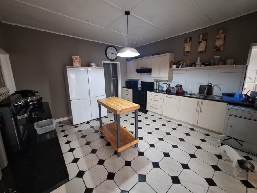 5 Bedroom Property for Sale in Annlin Gauteng