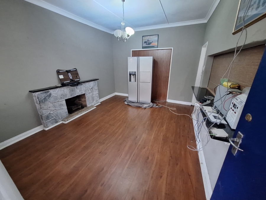 5 Bedroom Property for Sale in Annlin Gauteng