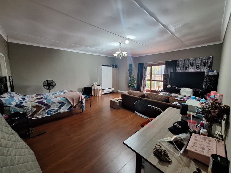 5 Bedroom Property for Sale in Annlin Gauteng