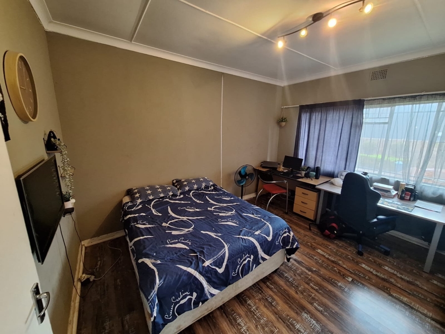 5 Bedroom Property for Sale in Annlin Gauteng