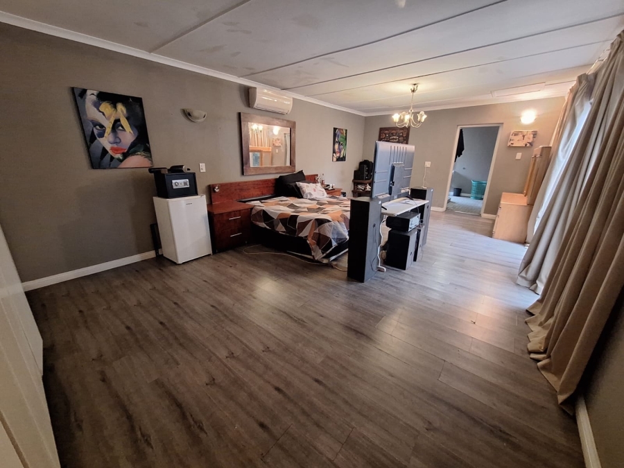 5 Bedroom Property for Sale in Annlin Gauteng