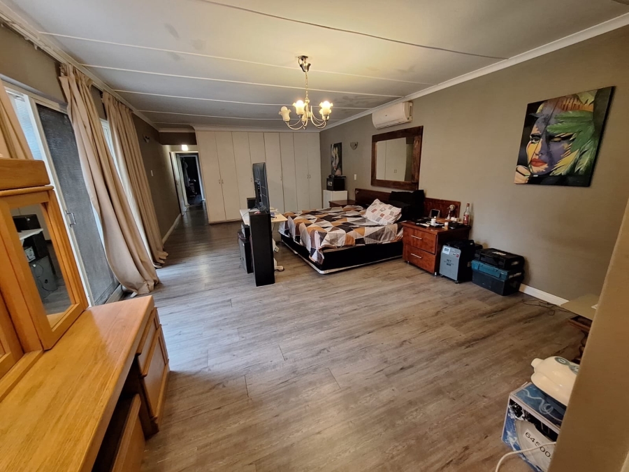 5 Bedroom Property for Sale in Annlin Gauteng