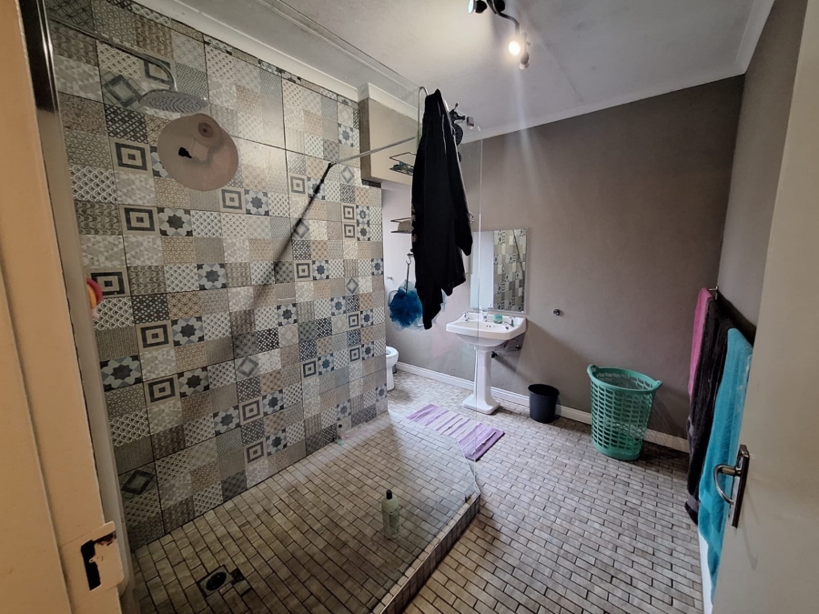 5 Bedroom Property for Sale in Annlin Gauteng