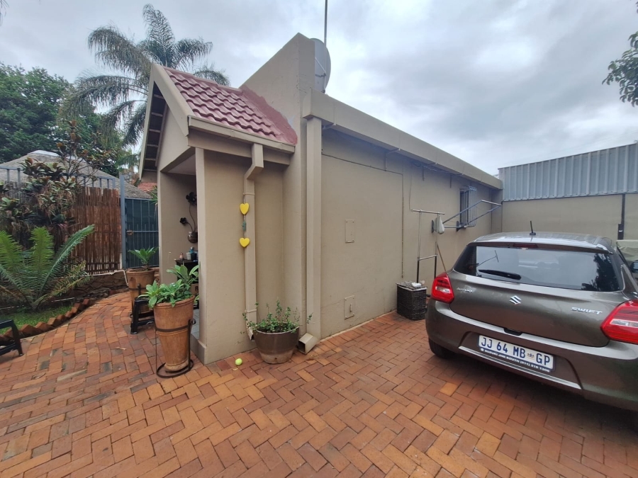 5 Bedroom Property for Sale in Annlin Gauteng