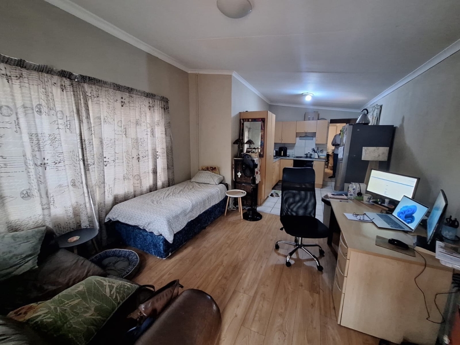 5 Bedroom Property for Sale in Annlin Gauteng
