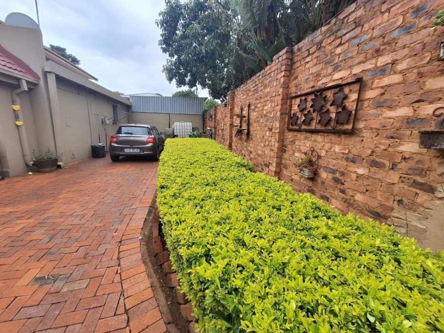 5 Bedroom Property for Sale in Annlin Gauteng