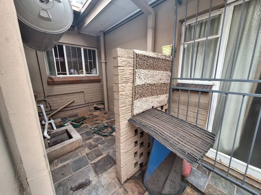 5 Bedroom Property for Sale in Annlin Gauteng
