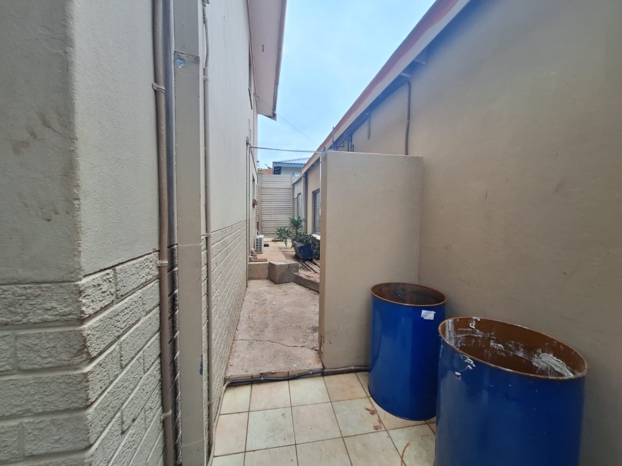 5 Bedroom Property for Sale in Annlin Gauteng