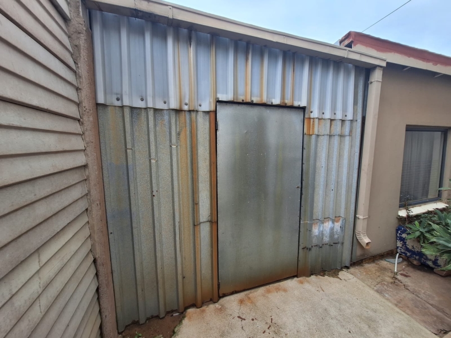 5 Bedroom Property for Sale in Annlin Gauteng