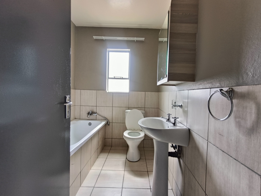 2 Bedroom Property for Sale in Turf Club Gauteng