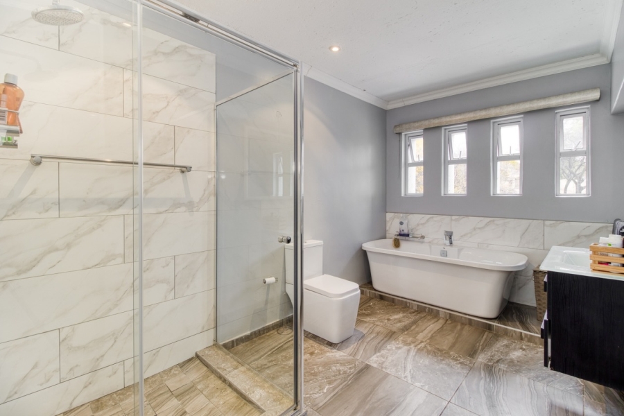 To Let 4 Bedroom Property for Rent in Dainfern Golf Estate Gauteng