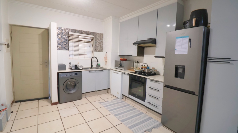 To Let 2 Bedroom Property for Rent in Lonehill Gauteng