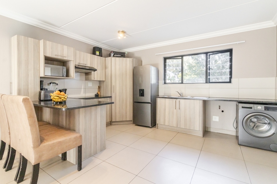 To Let 2 Bedroom Property for Rent in Broadacres Gauteng