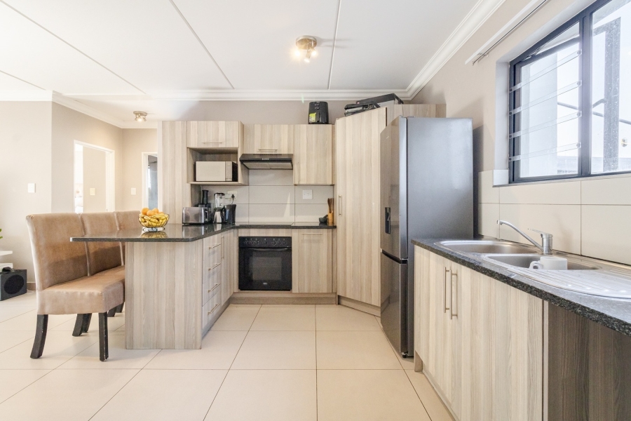 To Let 2 Bedroom Property for Rent in Broadacres Gauteng