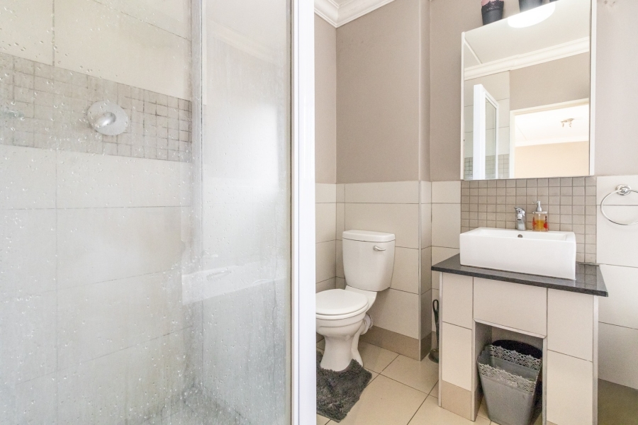 To Let 2 Bedroom Property for Rent in Broadacres Gauteng
