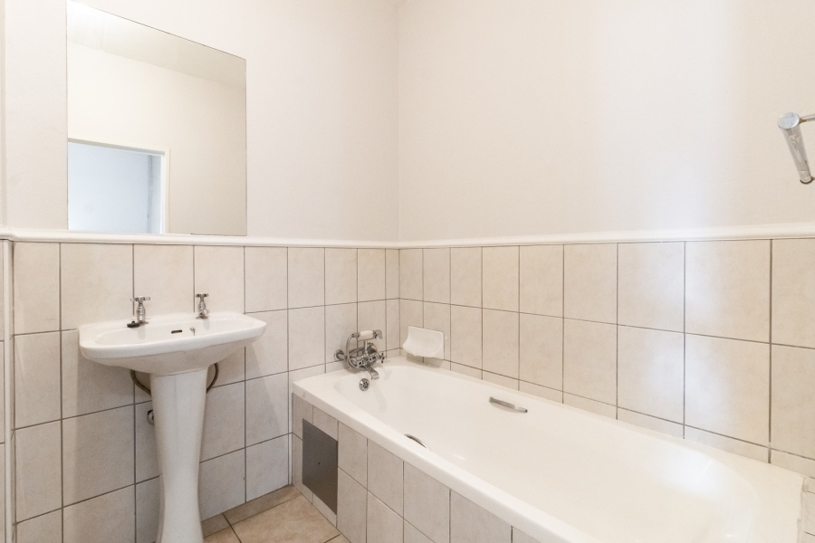 To Let 2 Bedroom Property for Rent in Magaliessig Gauteng