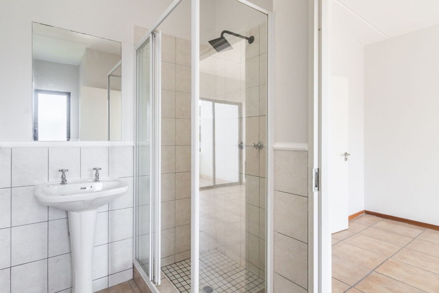 To Let 2 Bedroom Property for Rent in Magaliessig Gauteng
