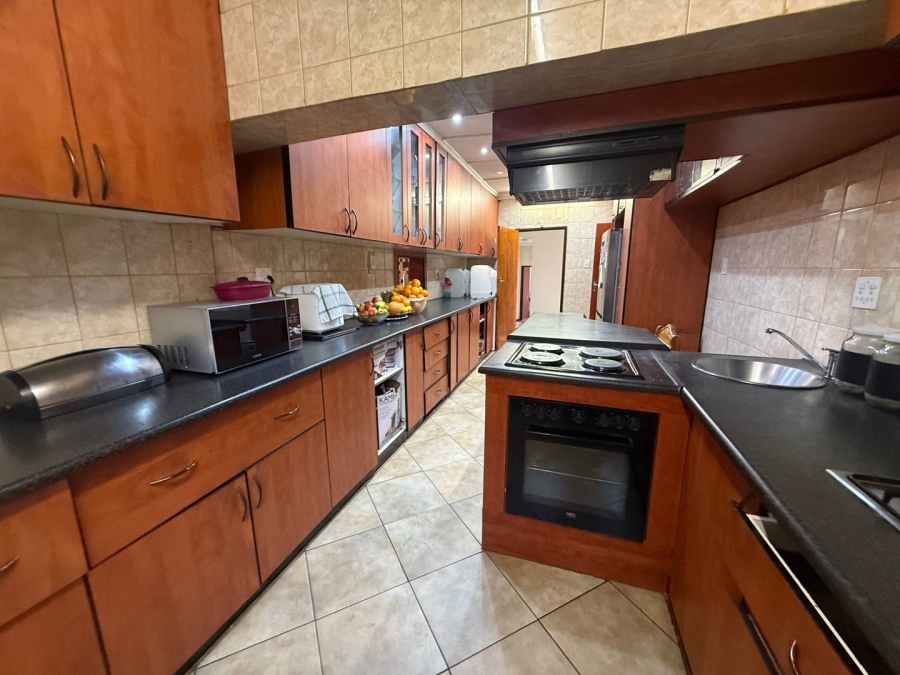 5 Bedroom Property for Sale in Ormonde Gauteng