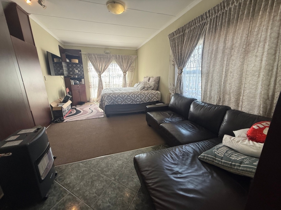 5 Bedroom Property for Sale in Ormonde Gauteng