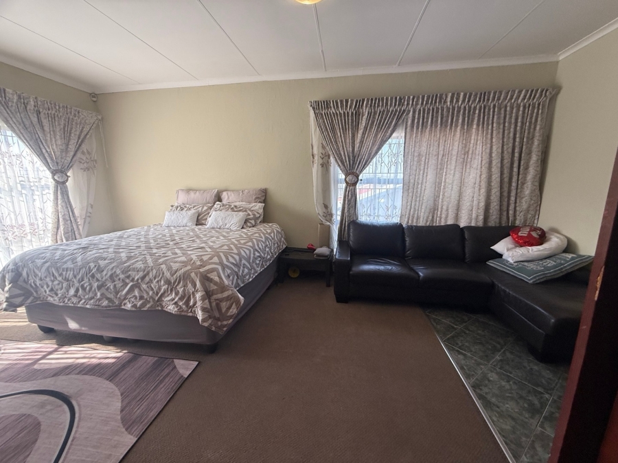 5 Bedroom Property for Sale in Ormonde Gauteng