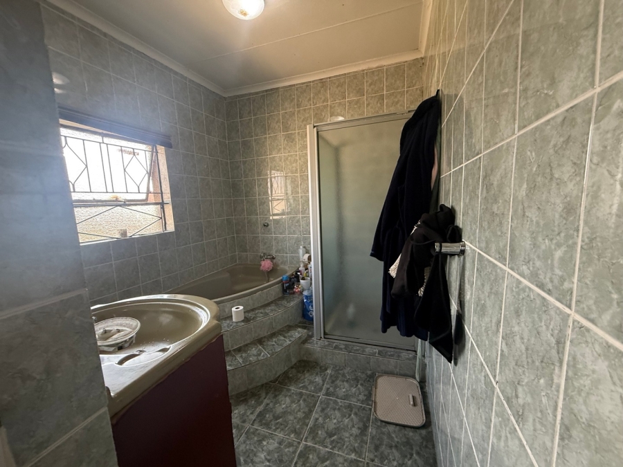 5 Bedroom Property for Sale in Ormonde Gauteng