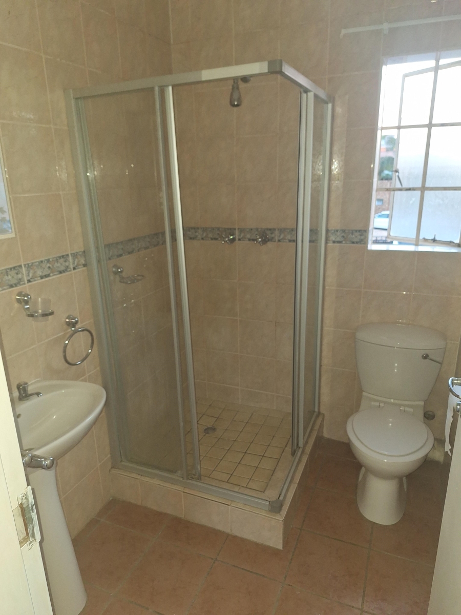 2 Bedroom Property for Sale in Die Hoewes Gauteng