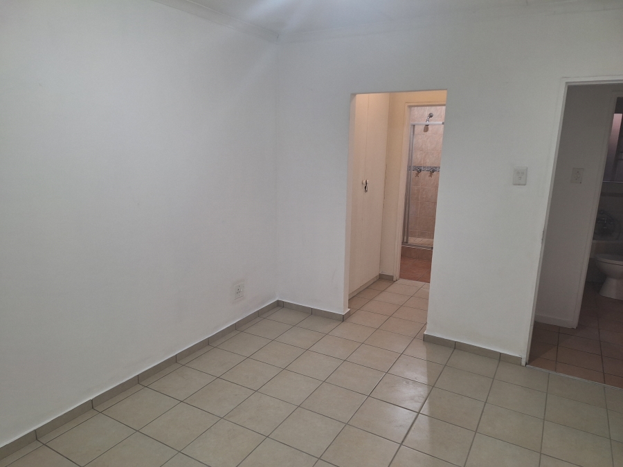 2 Bedroom Property for Sale in Die Hoewes Gauteng