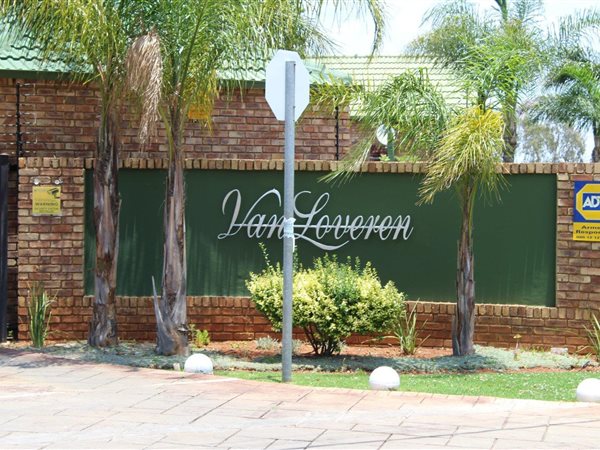 2 Bedroom Property for Sale in Die Hoewes Gauteng