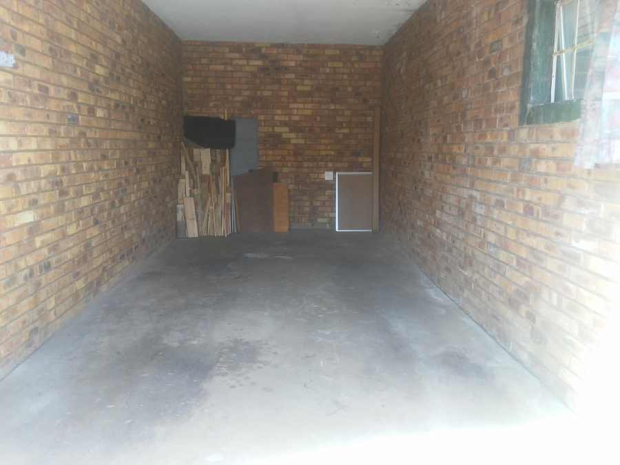 2 Bedroom Property for Sale in Die Hoewes Gauteng