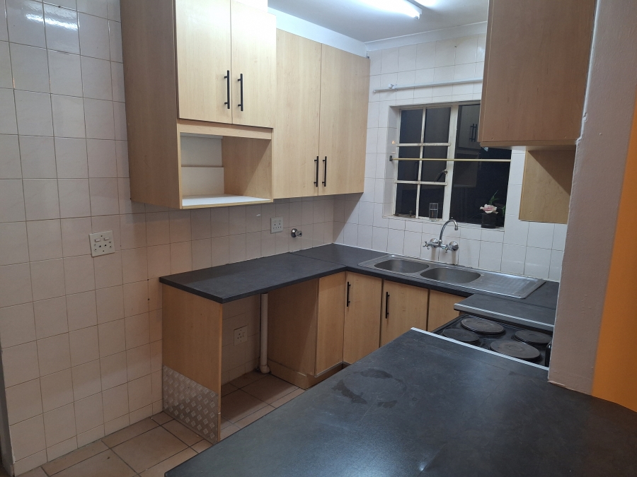 To Let 2 Bedroom Property for Rent in Die Hoewes Gauteng