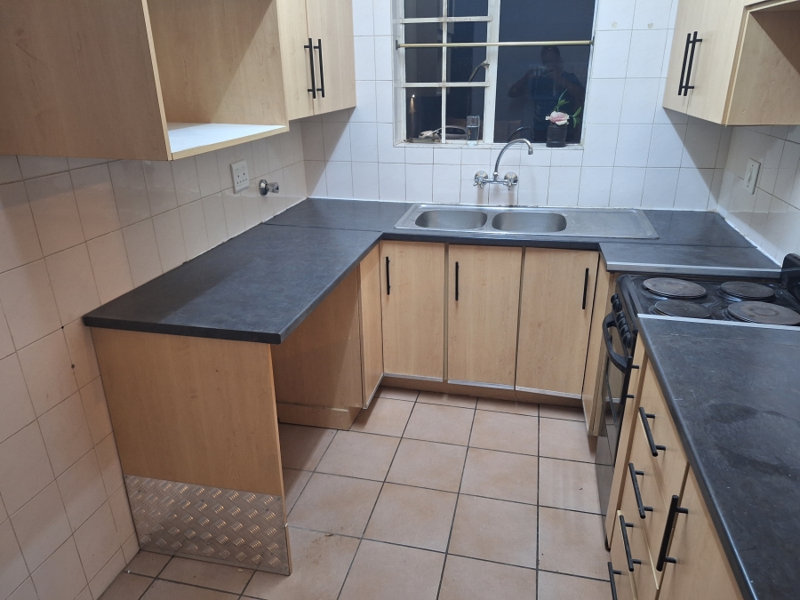To Let 2 Bedroom Property for Rent in Die Hoewes Gauteng