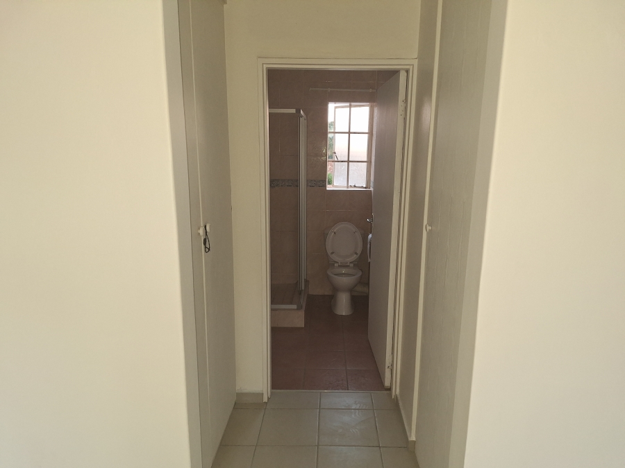 To Let 2 Bedroom Property for Rent in Die Hoewes Gauteng