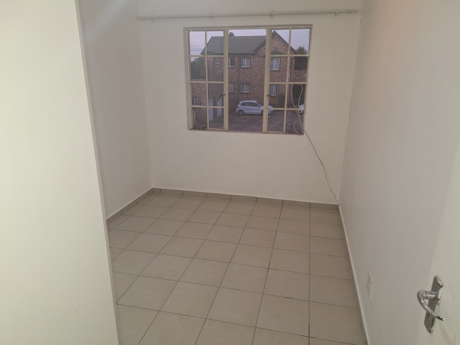 To Let 2 Bedroom Property for Rent in Die Hoewes Gauteng