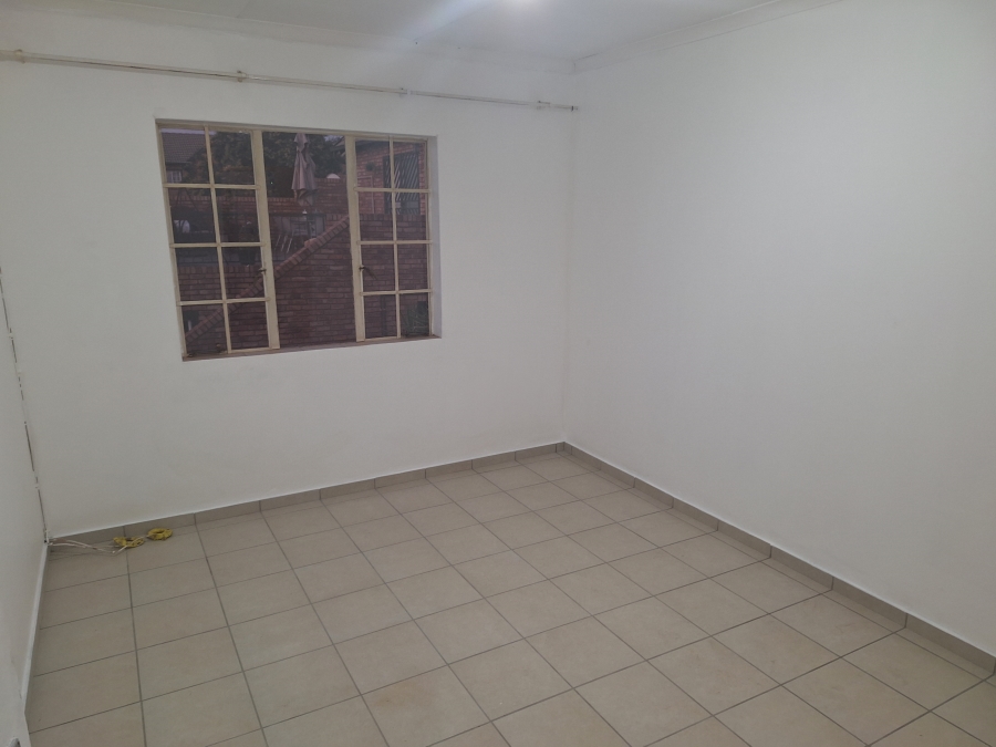 To Let 2 Bedroom Property for Rent in Die Hoewes Gauteng