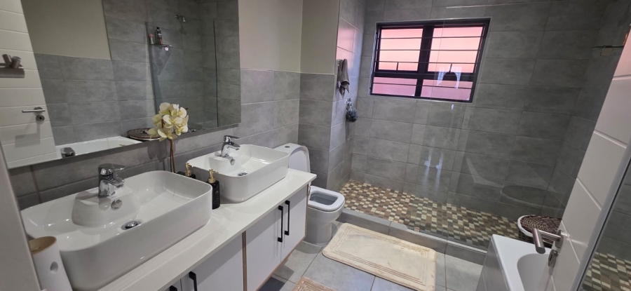 To Let 3 Bedroom Property for Rent in Boardwalk Villas Gauteng