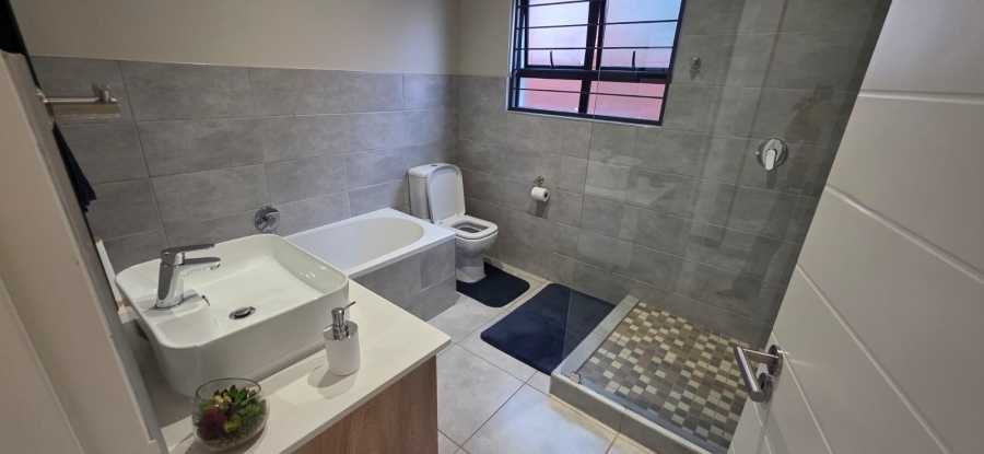 To Let 3 Bedroom Property for Rent in Boardwalk Villas Gauteng