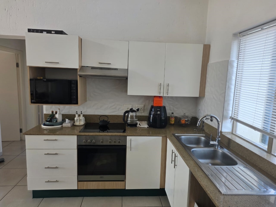 To Let 2 Bedroom Property for Rent in Lonehill Gauteng