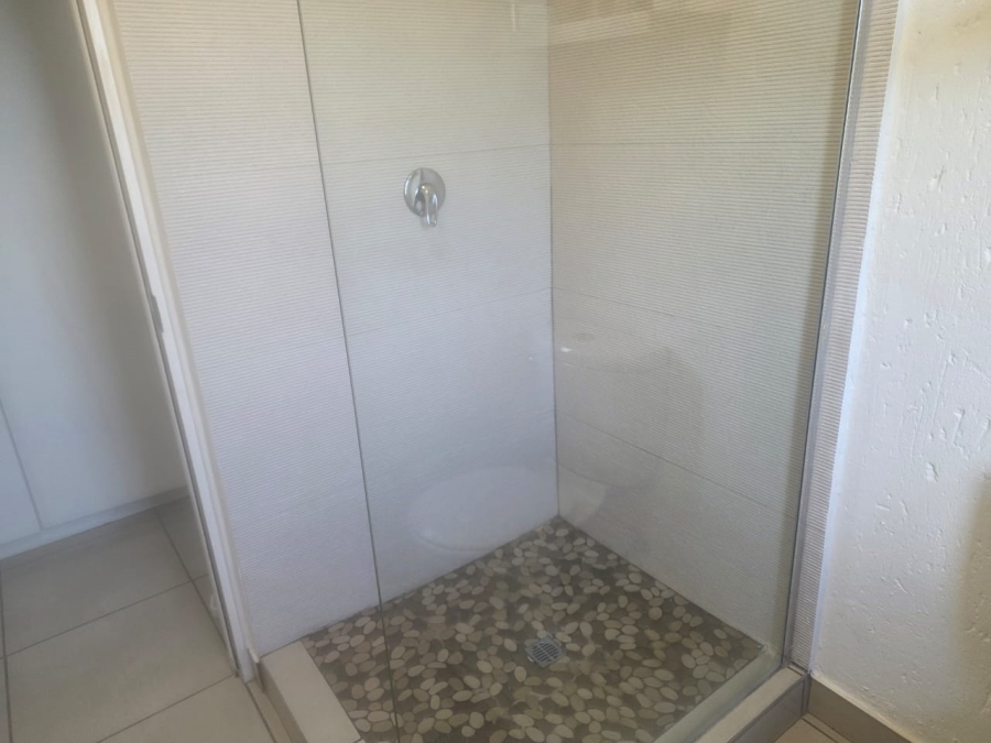 To Let 2 Bedroom Property for Rent in Lonehill Gauteng