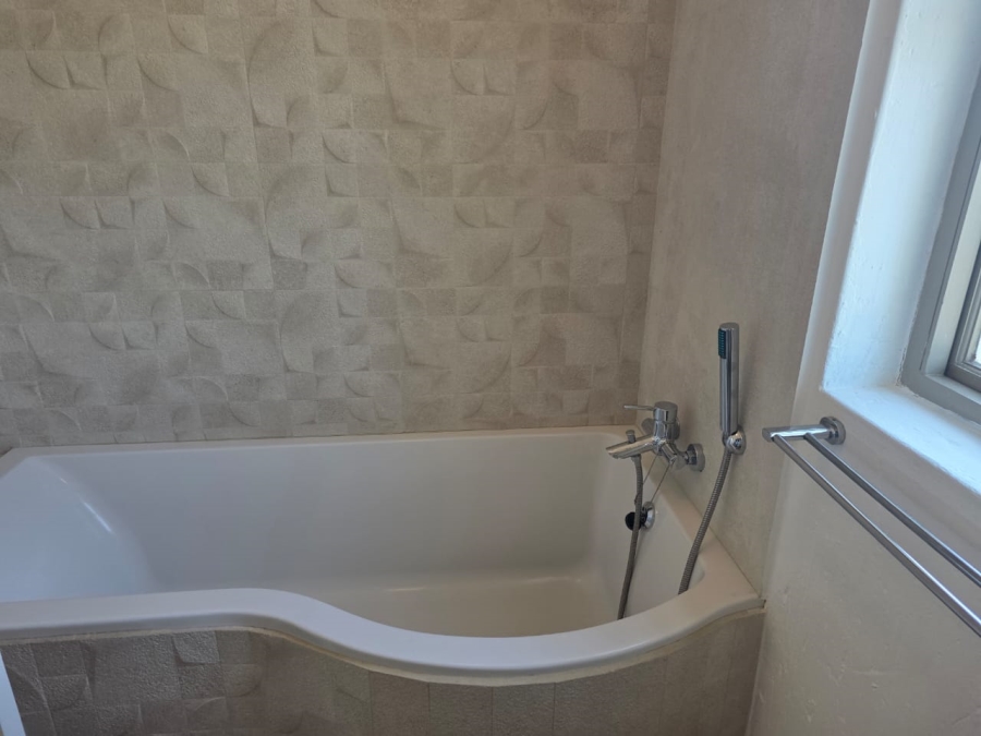 To Let 2 Bedroom Property for Rent in Lonehill Gauteng