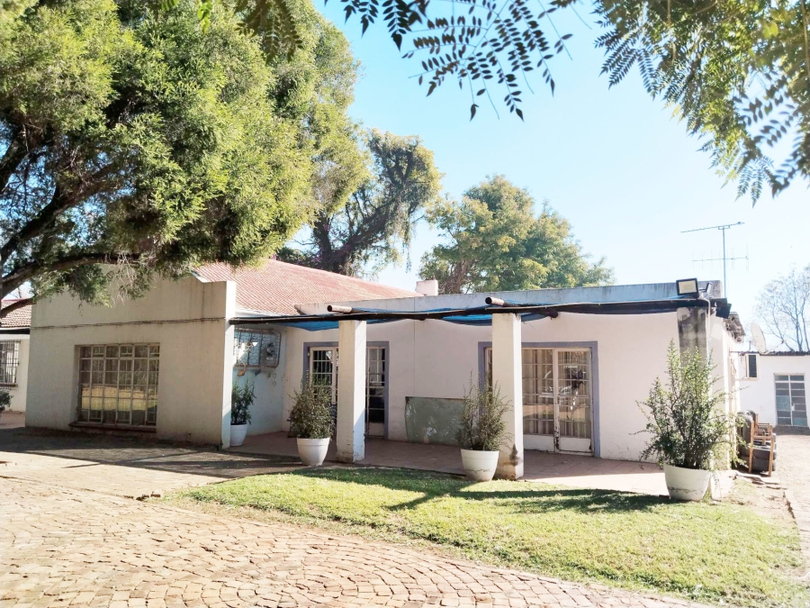 6 Bedroom Property for Sale in Sunset View A H Gauteng