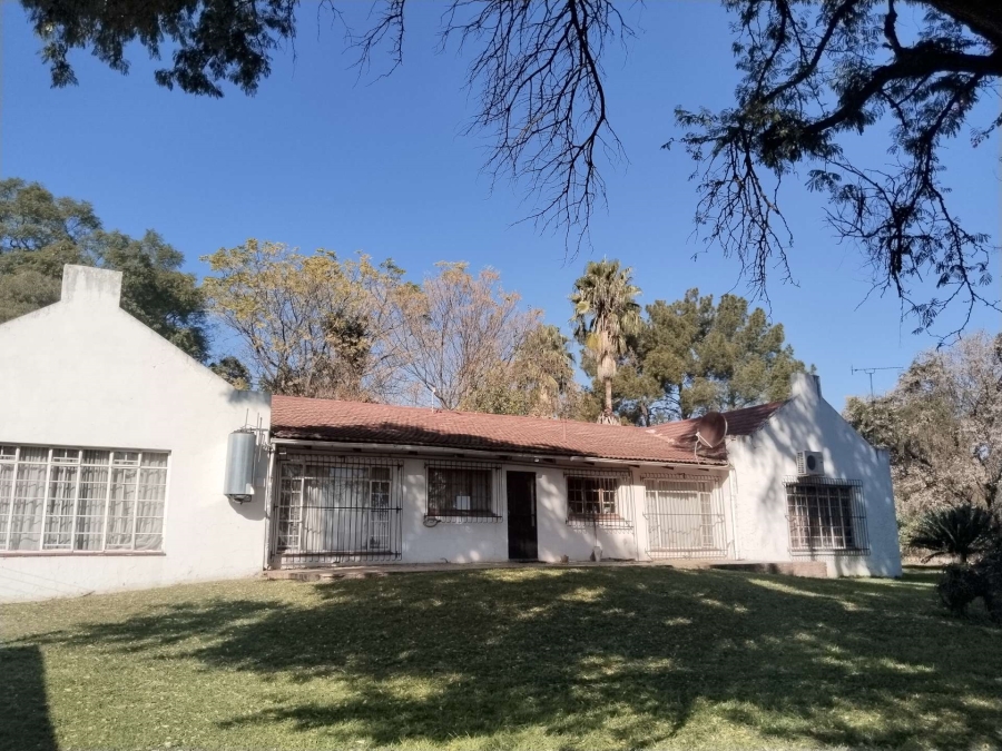 6 Bedroom Property for Sale in Sunset View A H Gauteng